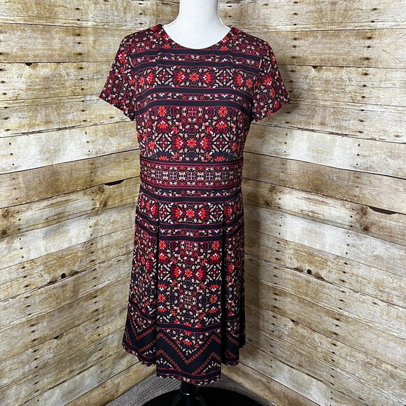 CHICO'S SZ.1(M/8) DARK FORAL FIT & FLARE PLEATED MATURE CASUAL ROUND NECK DRESS - Picture 1 of 6